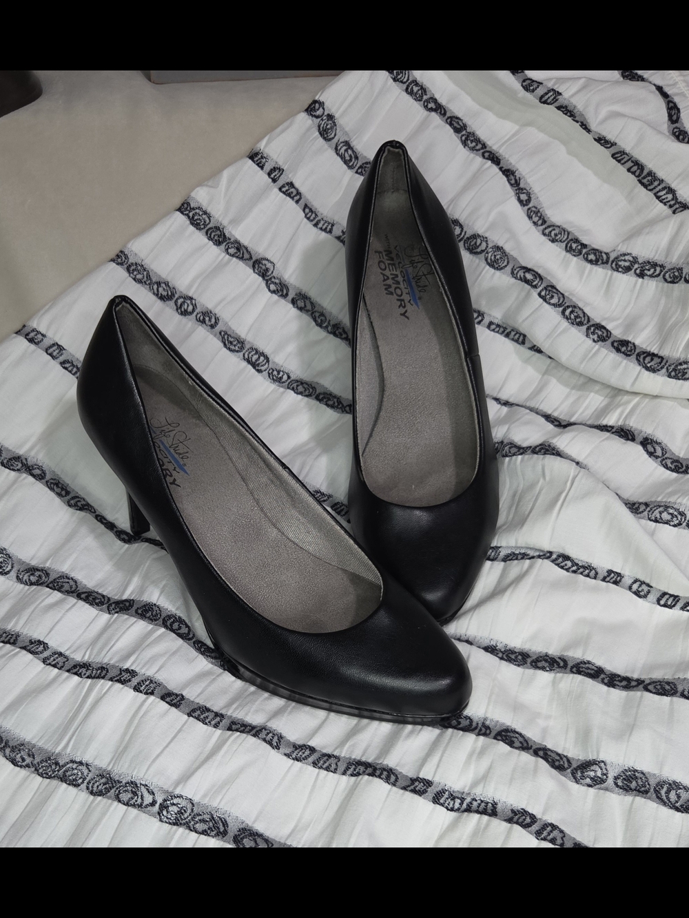 Life Stride Black Mid Heel Pumps